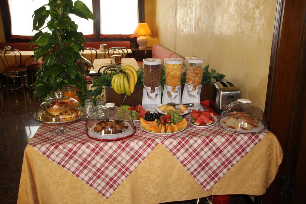 Albergo Ristorante Leon D'Oro Noventa di Piave Bagian luar foto