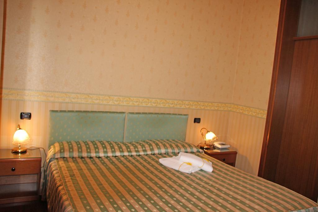 Albergo Ristorante Leon D'Oro Noventa di Piave Bagian luar foto