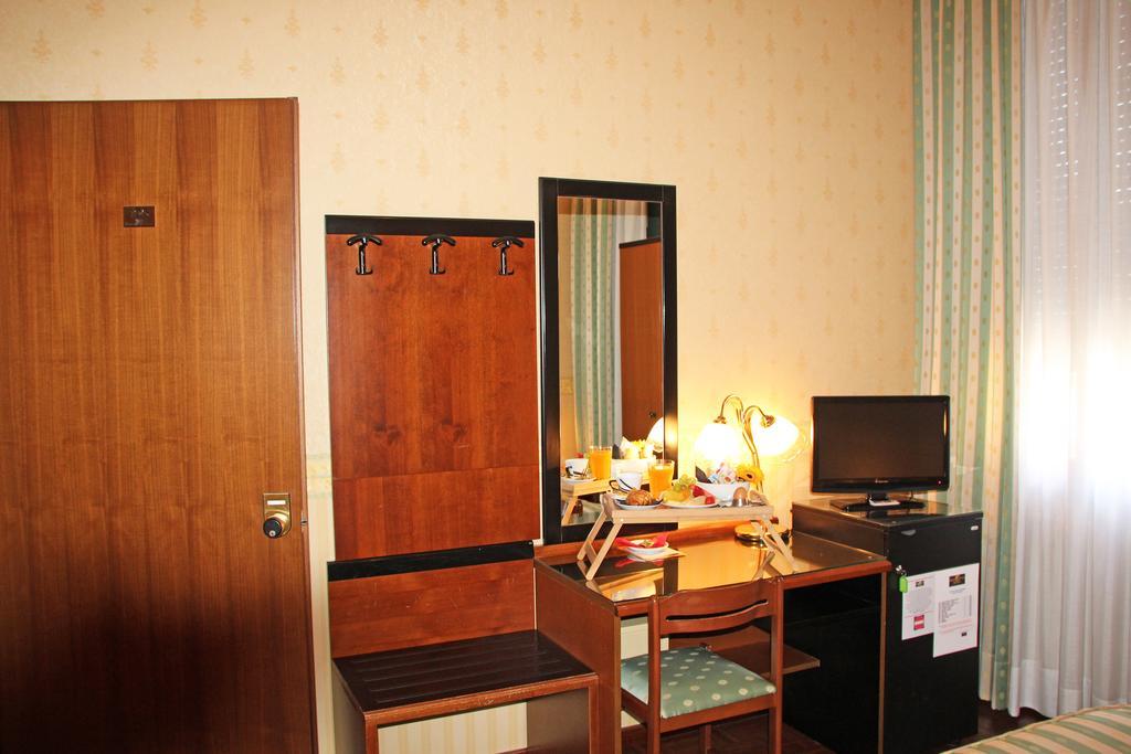 Albergo Ristorante Leon D'Oro Noventa di Piave Bagian luar foto