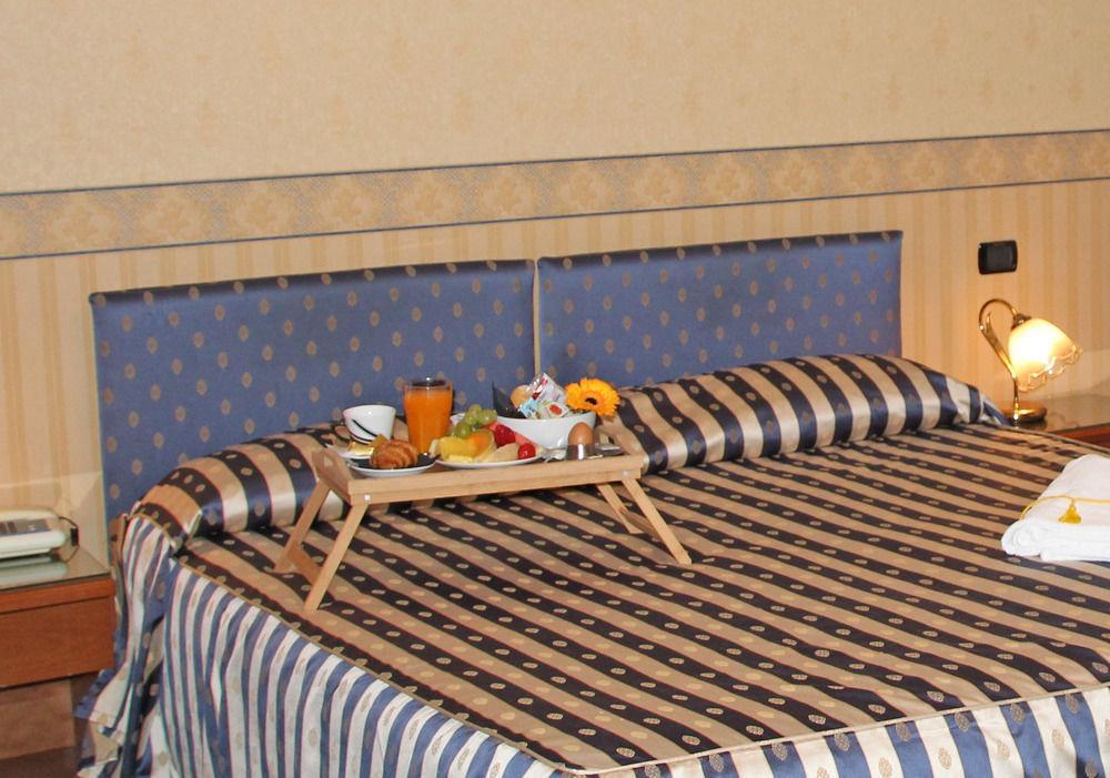 Albergo Ristorante Leon D'Oro Noventa di Piave Bagian luar foto