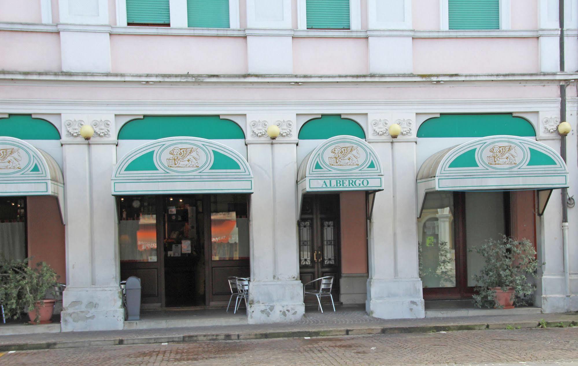 Albergo Ristorante Leon D'Oro Noventa di Piave Bagian luar foto